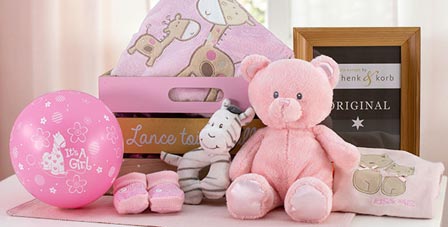 Entzückende Baby-Geschenkkörbe und liebevolle Geschenke zur Geburt für Mädchen online bestellen.