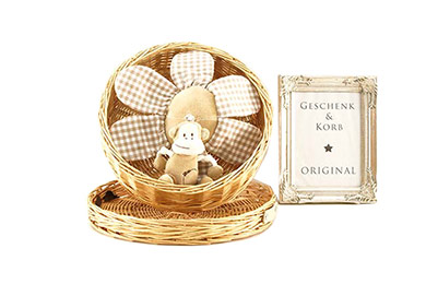 Baby Geschenkkorb mit ser Spieluhr ffchen title=