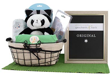 NEUTRALER BABY GESCHENKKORB HAPPY PANDA title=