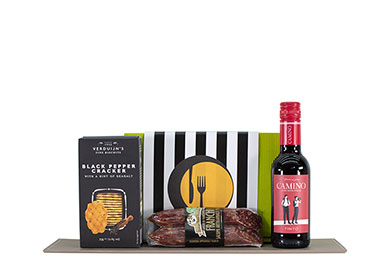 GESCHENKBOX HERZHAFTE AUSZEIT mit Wein und Salami GESCHENKBOX HERZHAFTE AUSZEIT mit Wein und Salami