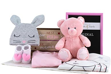 BABY GESCHENKKORB FÜR MÄDCHEN - KLEINER HASE